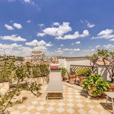 Attic With Terrace Overlooking St Peter'S Basilica Daire Roma Dış mekan fotoğraf