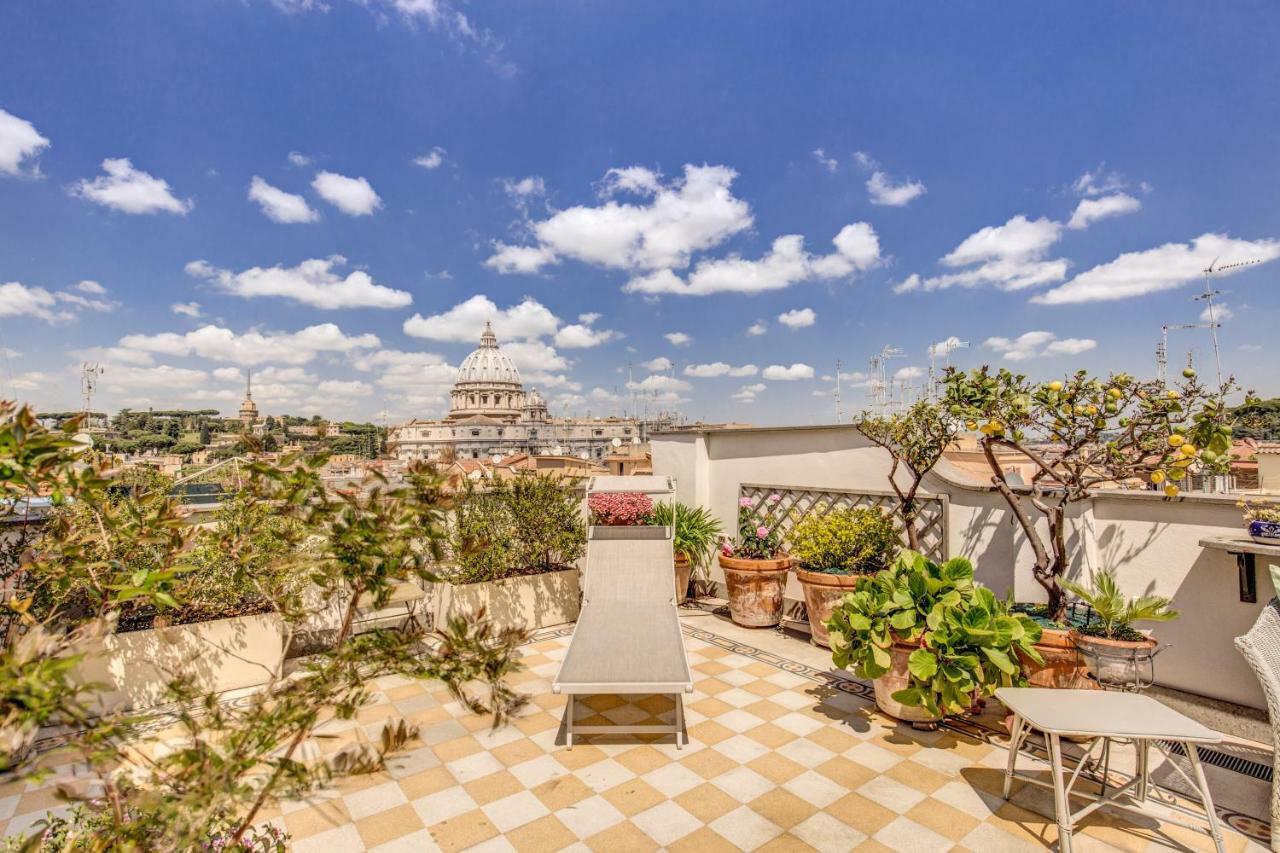 Attic With Terrace Overlooking St Peter'S Basilica Daire Roma Dış mekan fotoğraf