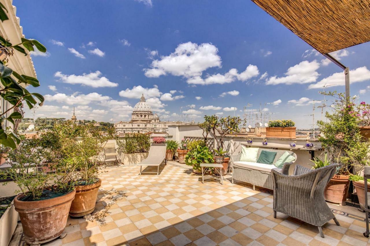 Attic With Terrace Overlooking St Peter'S Basilica Daire Roma Dış mekan fotoğraf