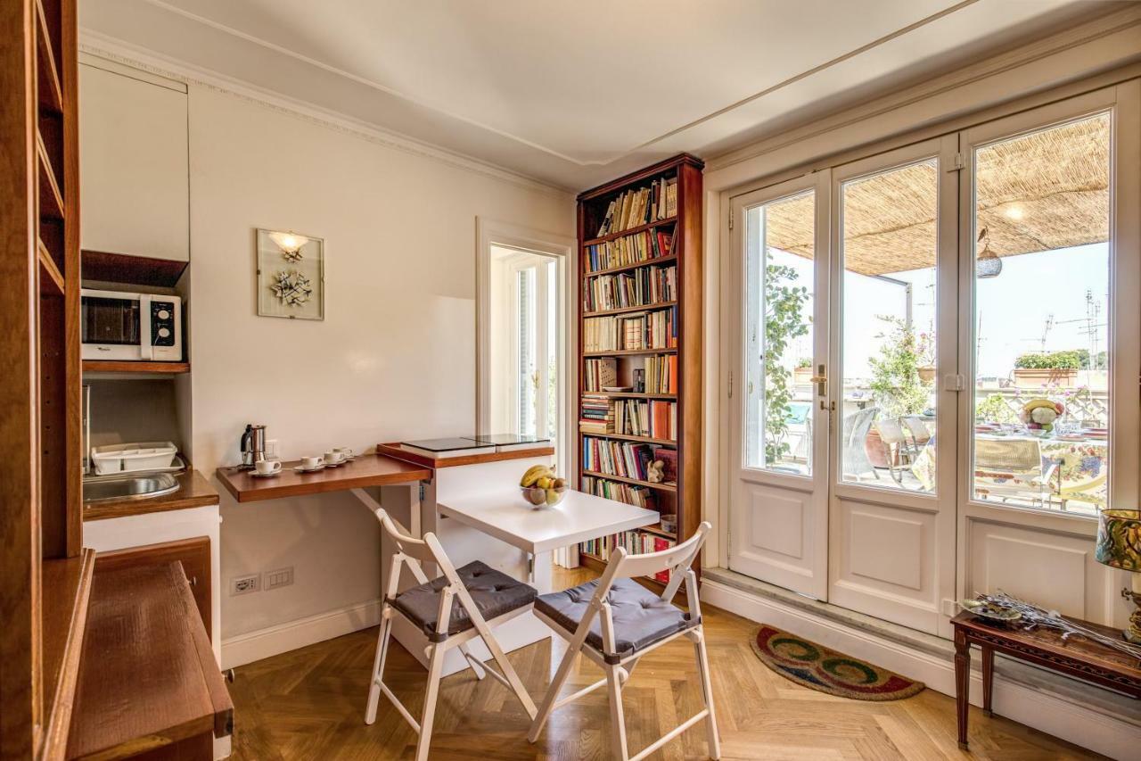 Attic With Terrace Overlooking St Peter'S Basilica Daire Roma Dış mekan fotoğraf